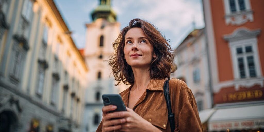 Unternehmer in Graz sucht auf Google Maps nach lokalen Suchergebnissen für sein Unternehmen